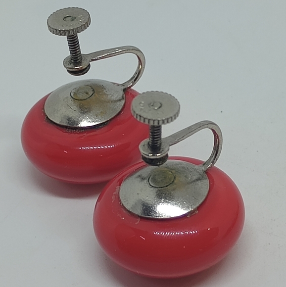 * vintage gorgeous cherry red Japan glass button screw back earrings - Picture 3 of 5
